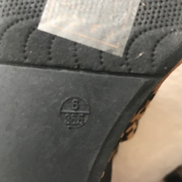 NEW Chinese Laundry cheetah wedges! - Picture 7 of 7
